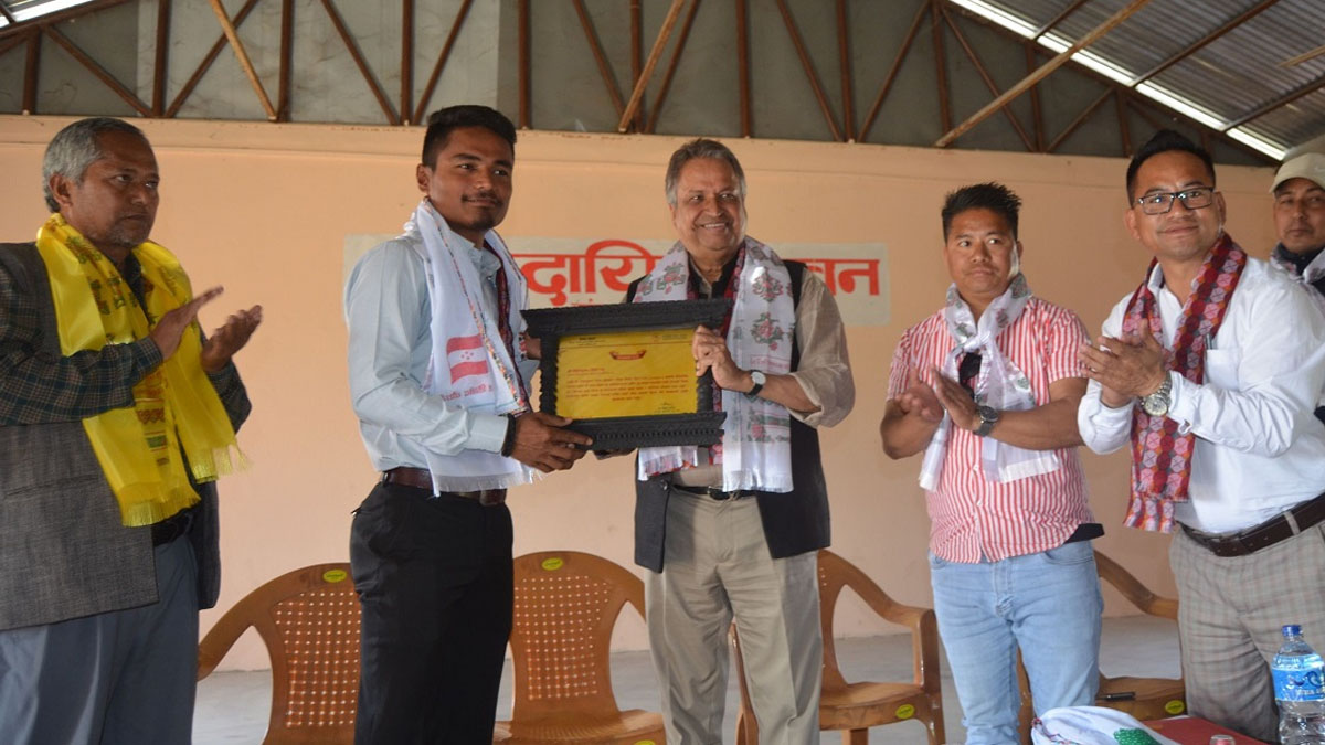 नवलपरासीमा रोहित पौडेललाई सम्मान